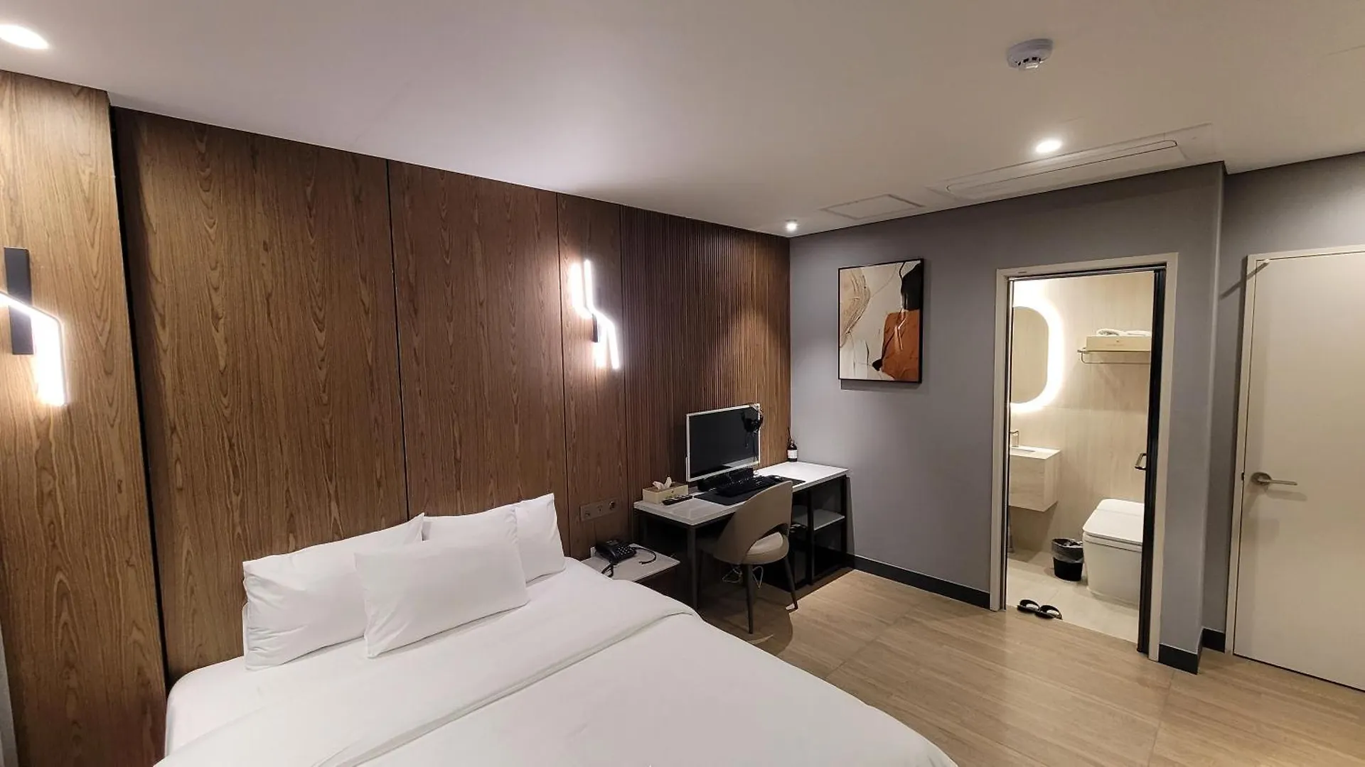 Hound Hotel Incheon Airport 3*,  South Korea