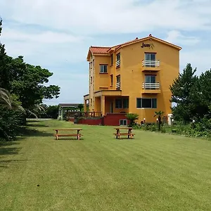 호스텔 준 하우스