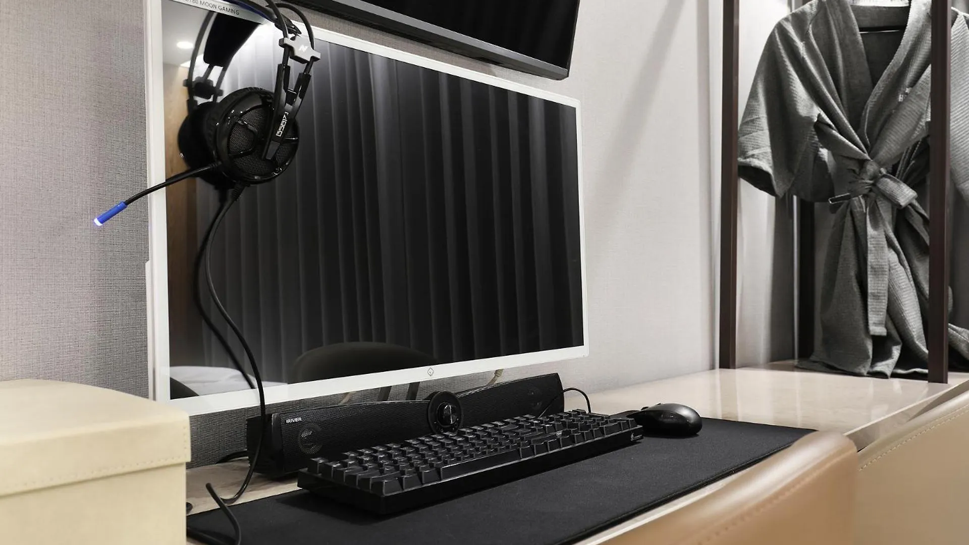 ***  Hound Hotel Incheon Airport South Korea