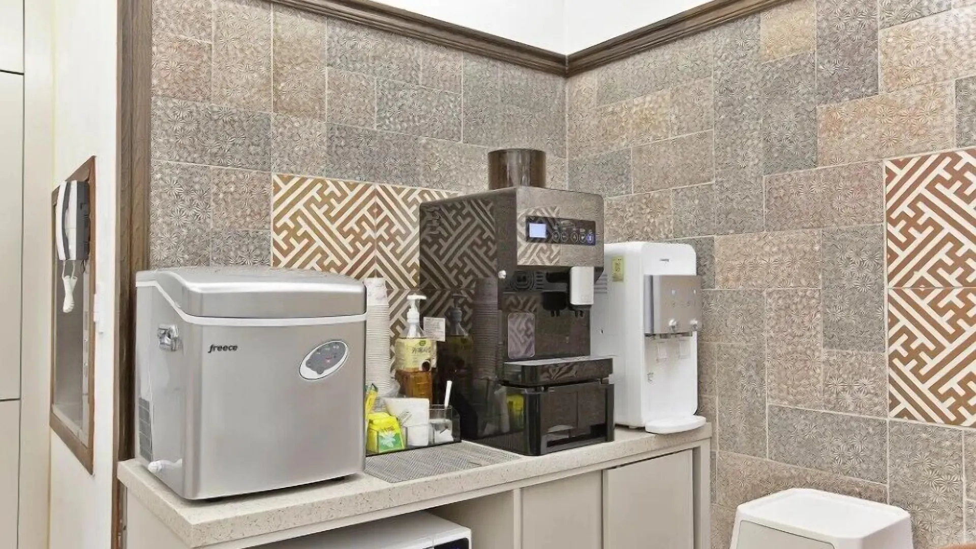 Hound Hotel Incheon Airport 3*,