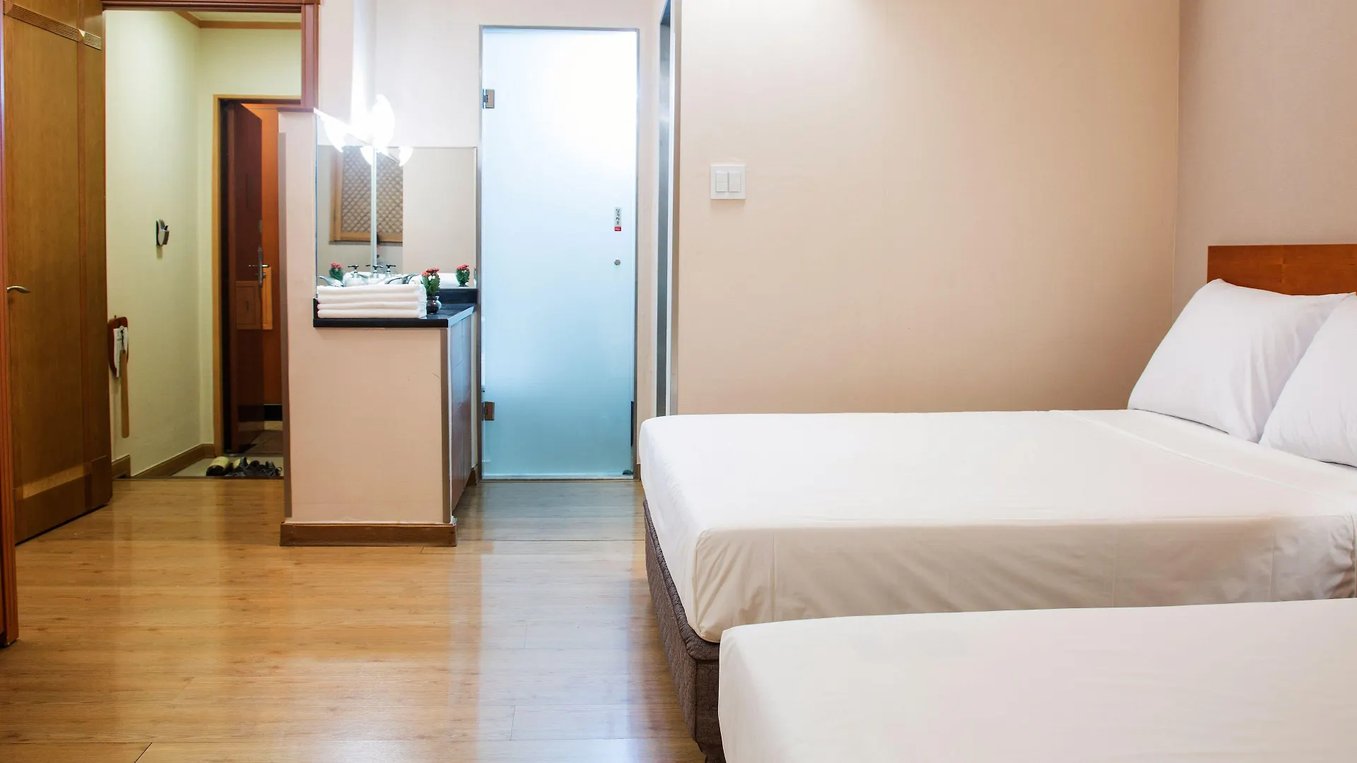 Hound Hotel Incheon Airport 3*,  South Korea