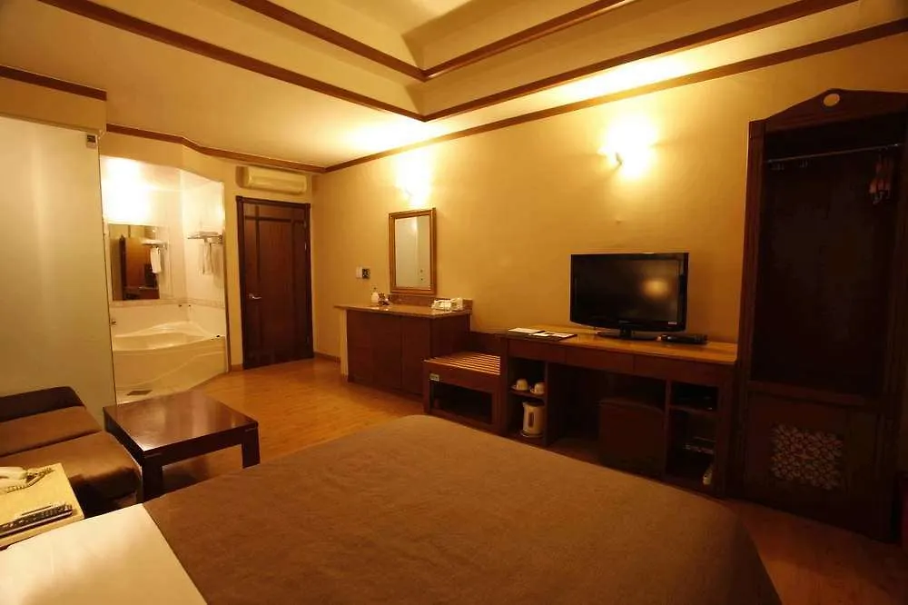 Hound Hotel Incheon Airport 3*,